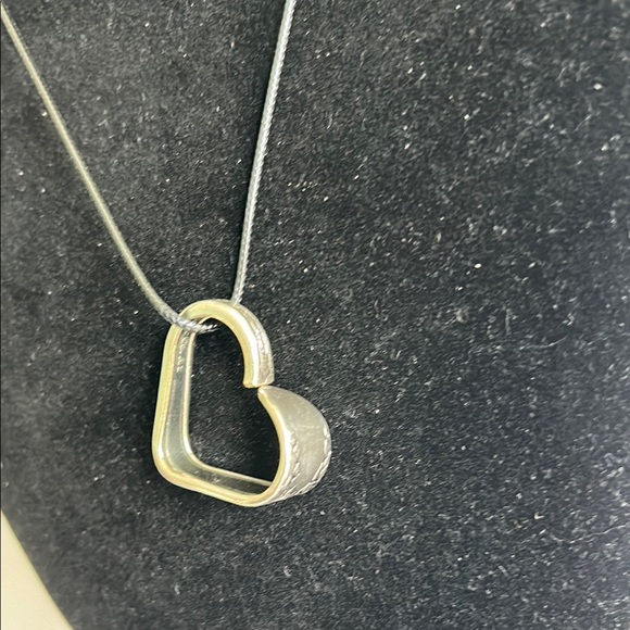 Oneida Stainless Steel Heart Pendant Necklace - Picture 4 of 13